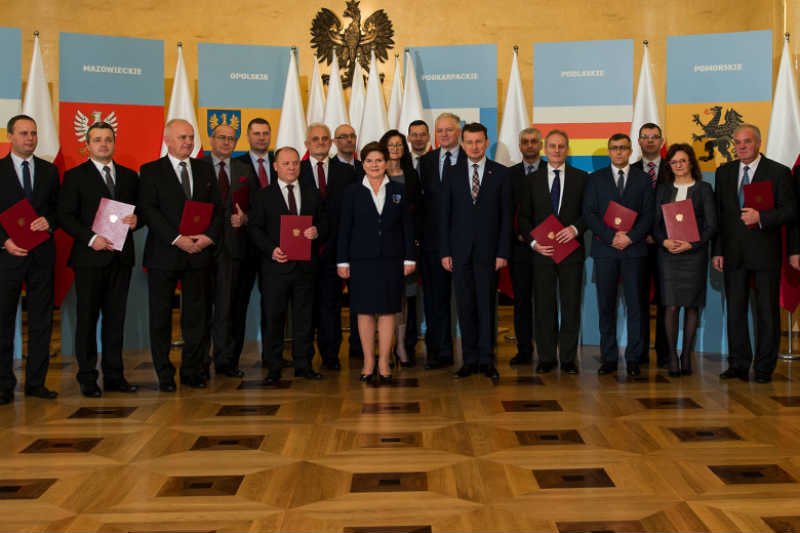 Beata Szydło powołała nowych wojewodów. Ta drużyna przyprawia o dreszcze.