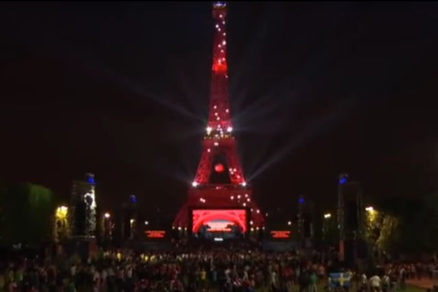 Wieża w tureckich kolorach.