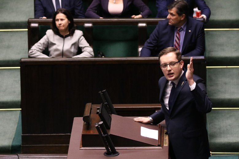 Robert Winnicki stwierdza, że Adam Andruszkiewicz przynosi wstyd całemu środowisku narodowemu.