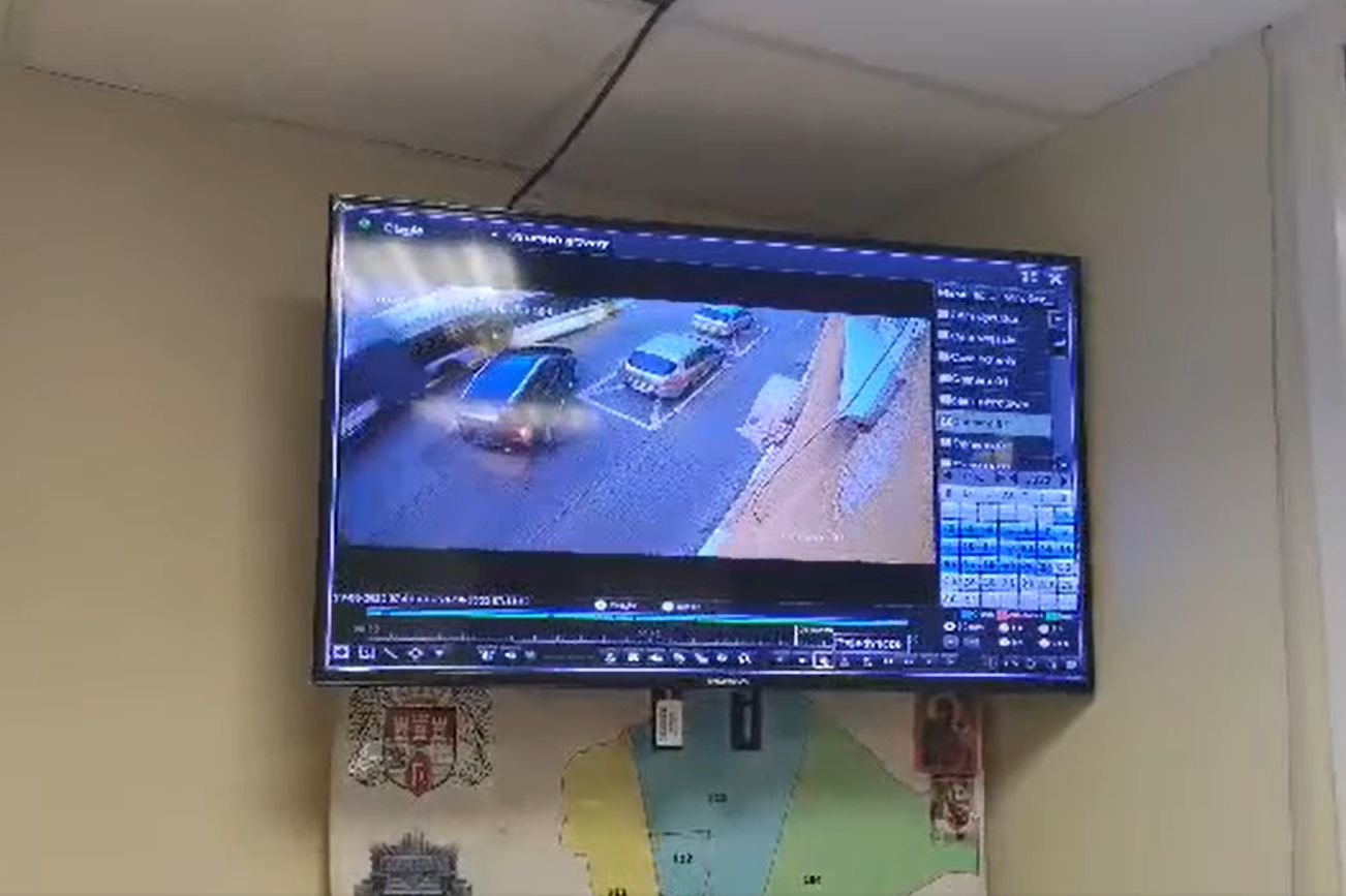 Żona policjanta wjechała w autobus miejski. Kuriozalna decyzja policji.