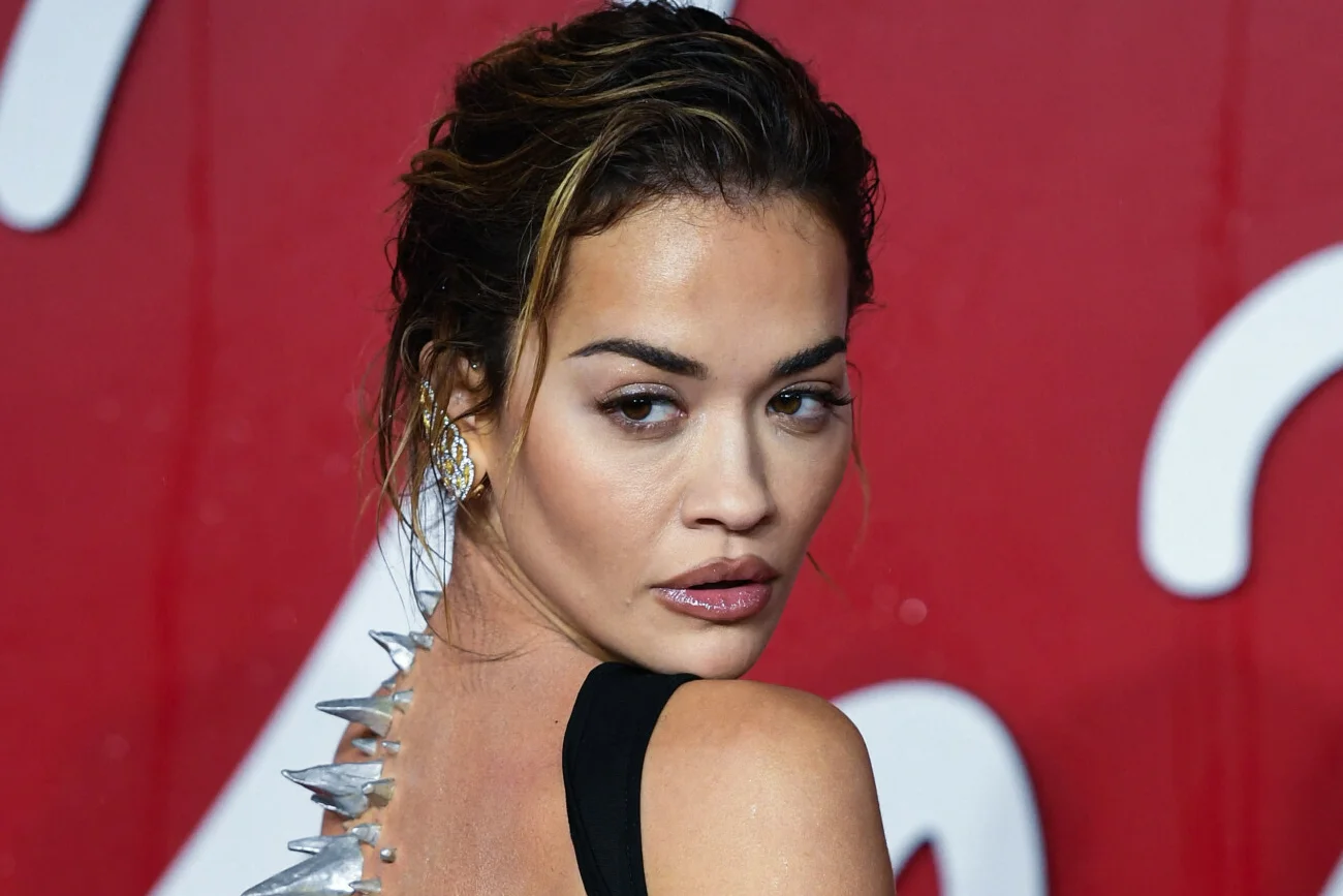 Rita Ora dołącza do ruchu #FreeTheNipple. Błyszczała w prześwitującej sukni