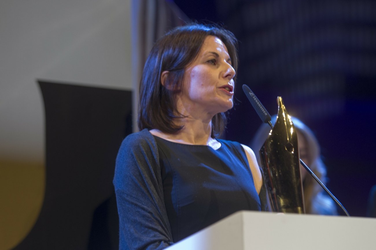 Bianka Mikołajewska odbierająca nagrodę Dziennikarza Roku Grand Press (2016).