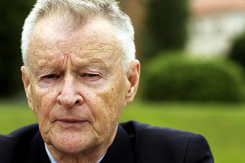Zbigniew Brzeziński sugeruje, by zwiększać niepewność Rosji w sprawie konfliktu na Ukrainie.
