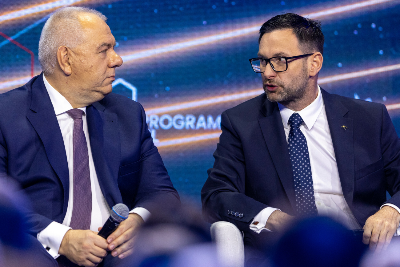 Sensacyjne ustalenia ws. Sasina. Były szef MAP miał pokazywać Obajtkowi ściśle tajne dokumenty.