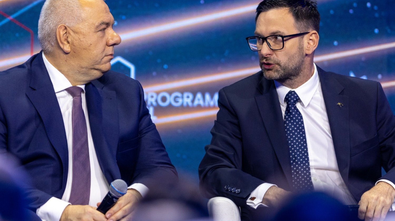 Sensacyjne ustalenia ws. Sasina. Były szef MAP miał pokazywać Obajtkowi ściśle tajne dokumenty.