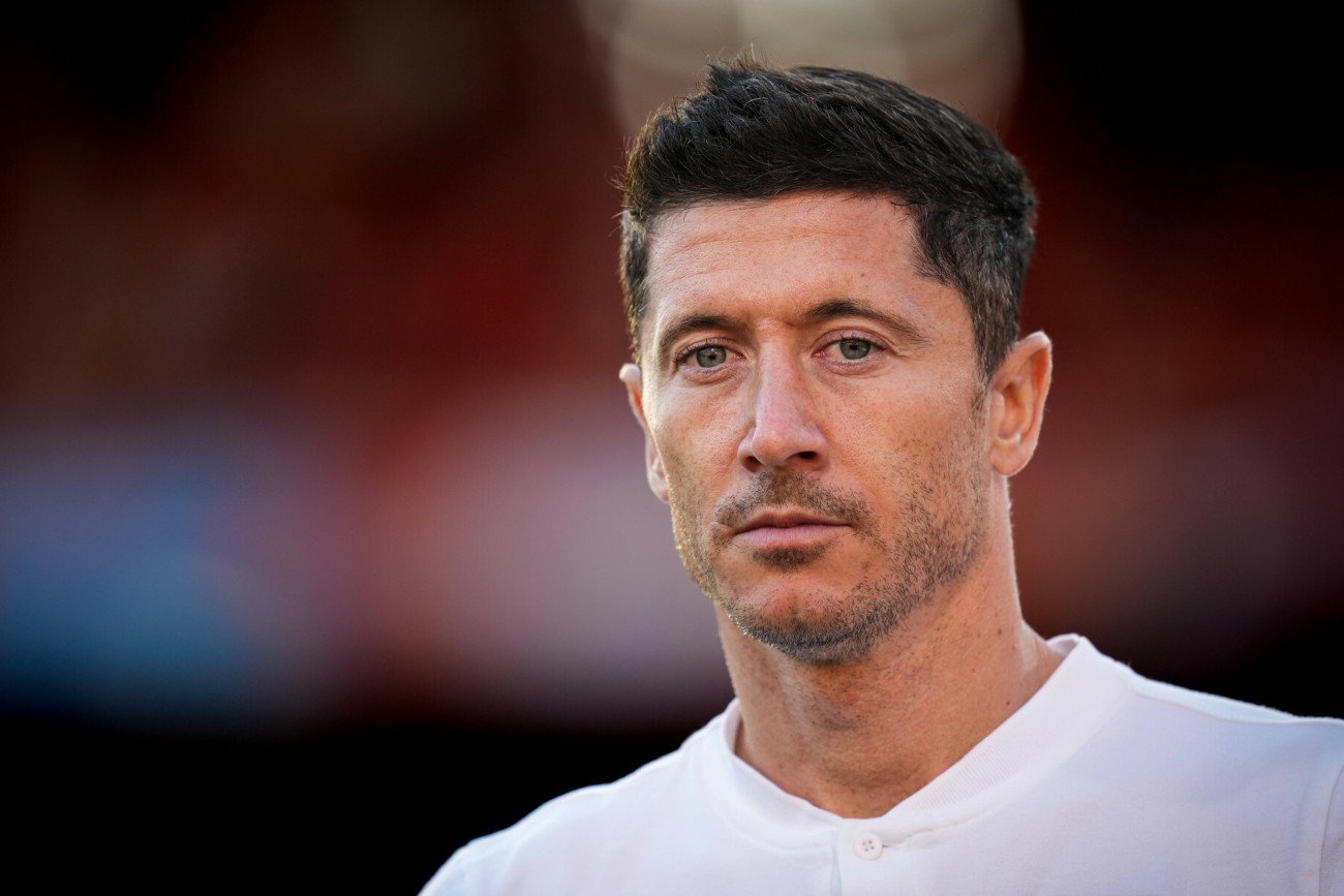 Robert Lewandowski ma kosztować FC Barcelonę tego lata około 50 milionów euro.