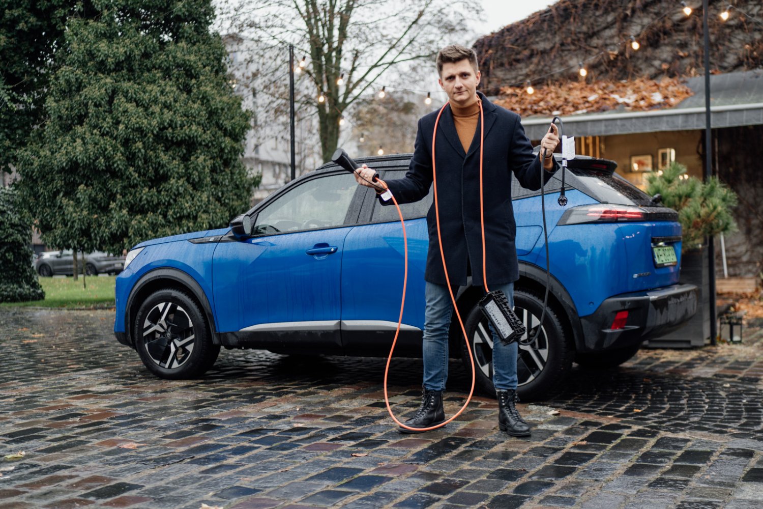 Peugeot e-2008 zimą rozczarowuje rzeczywistym zasięgiem.