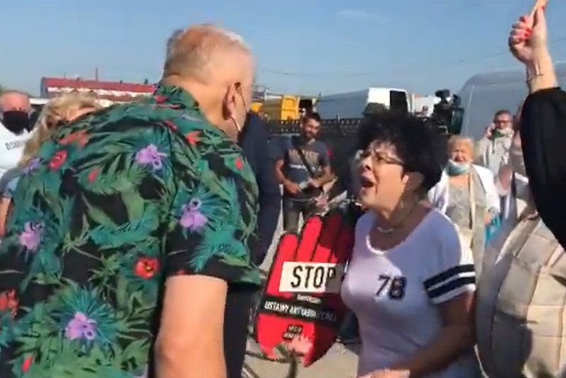 Przeciwniczki Dudy zaatakowane przed wiecem prezydenta w Koninie.