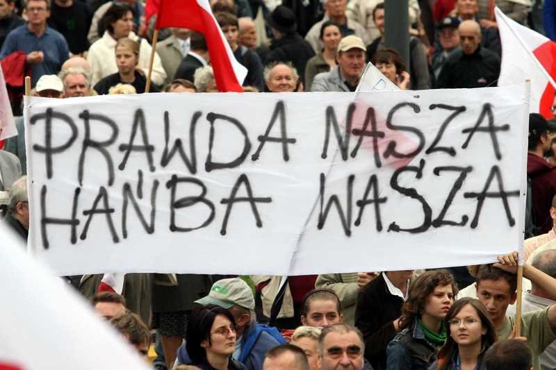 "Hańba" weszła do kanonu najczęściej używanych słów w debacie publicznej