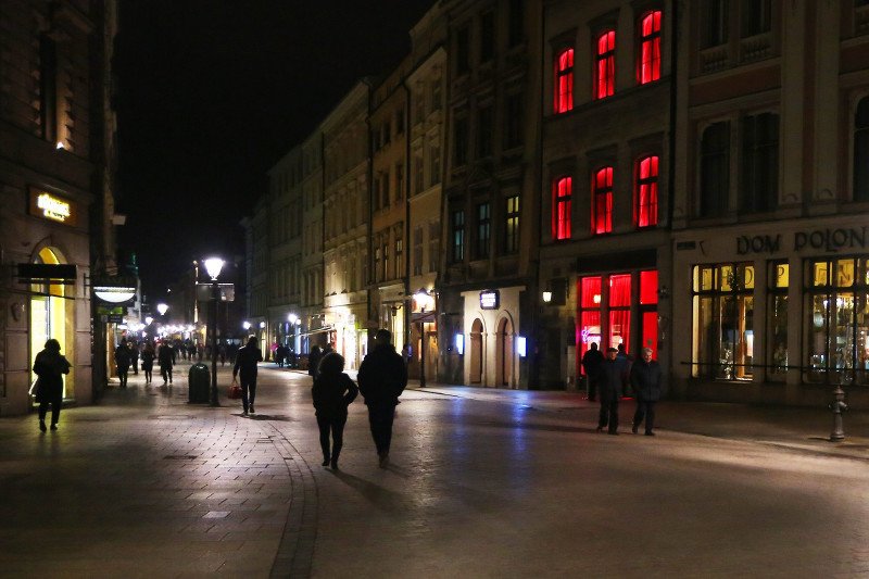 "Sin city - miasto grzechu". Czy Kraków stanie się miastem sklepów alkoholowych i czerwonych okien?