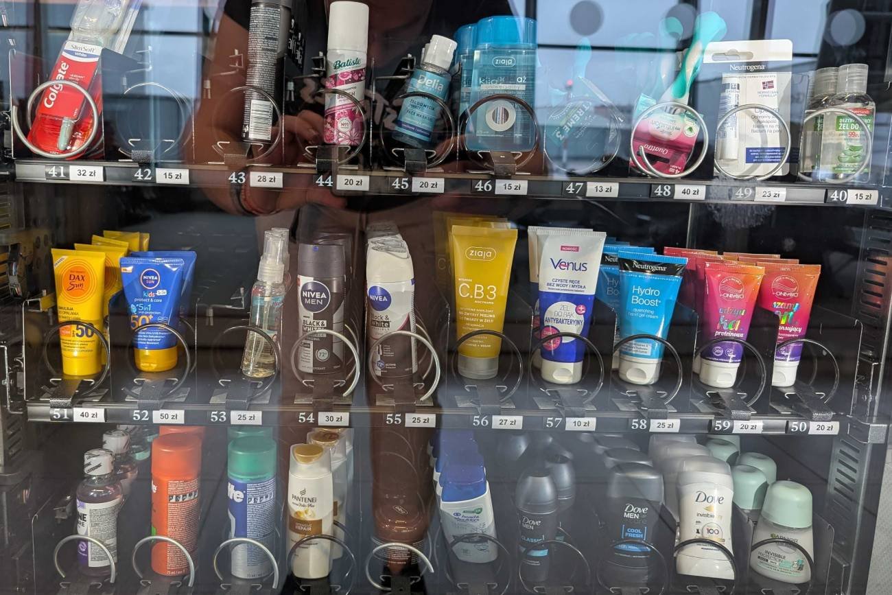 Szokujące ceny na lotnisku Chopina. Mały krem z filtrem za 50 zł