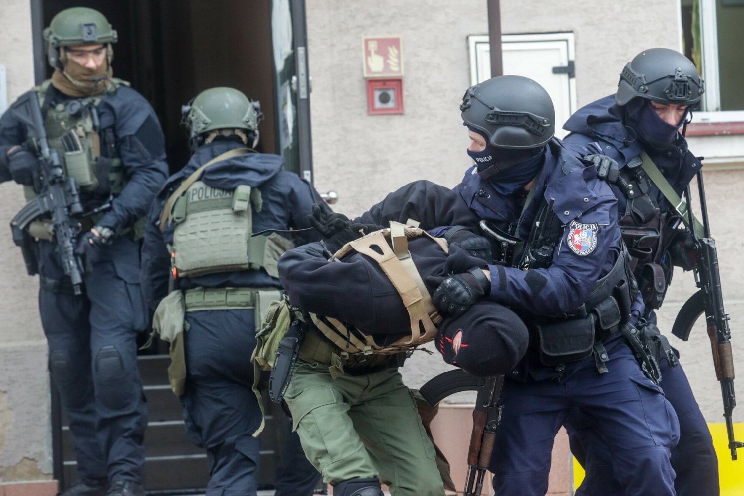 Antyterroryści podczas akcji. Zdjęcie ilustracyjne.