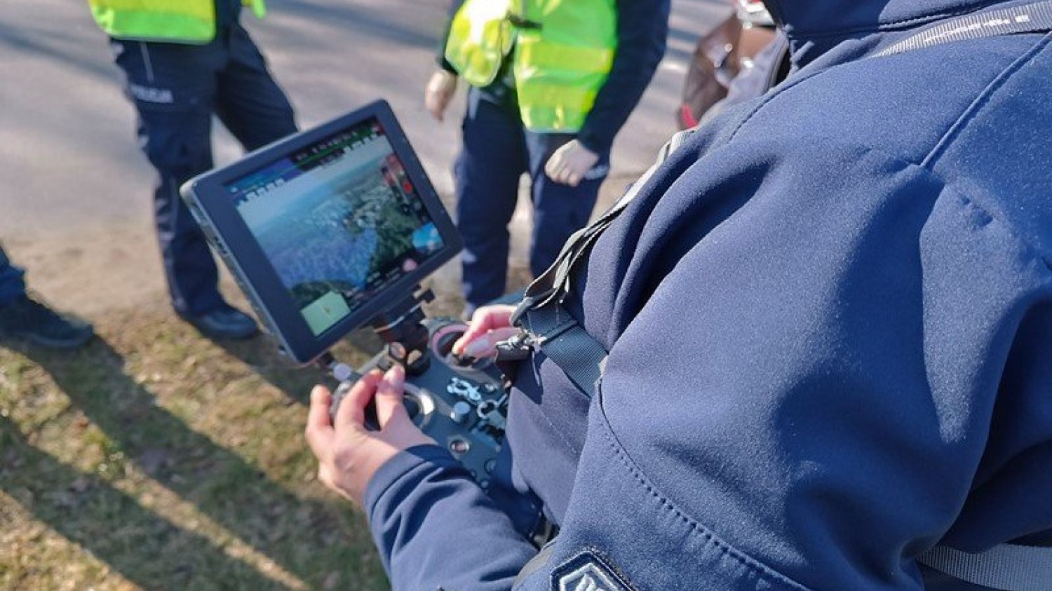 Policja filmuje skrzyżowania ze znakiem STOP z drona. Kierowcy bezradni Jak stosować się do znaku STOP? Policja robi zdjęcia z dronów
