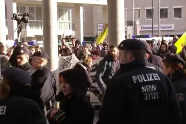 1700 policjantów pilnowało porządku w Kolonii, gdzie ruch Pegida zorganizował demonstracje przeciwko napaściom seksualnym i przestępstwom rabunkowym jakie miały miejsca w noc sylwestrowa.