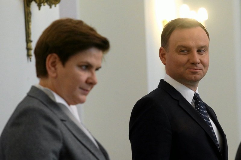 "Super Express" informuje o możliwej nowej partii Andrzeja Dudy i Beaty Szydło.