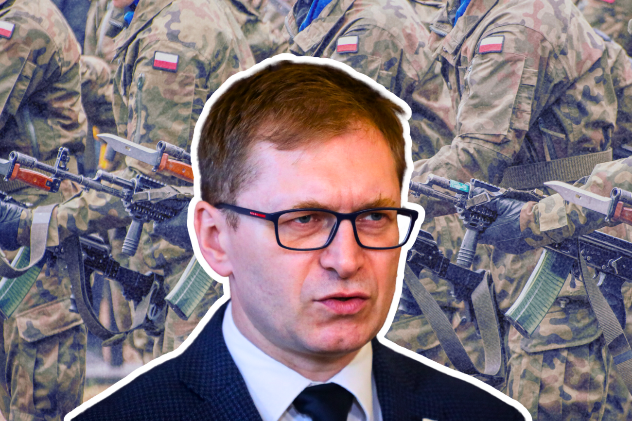 Paweł Lisiecki na tle polskich żołnierzy