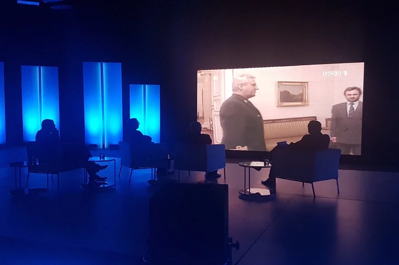 Dzisiaj Jarosław Kaczyński może czuć się spełniony. To jego wersję historii pokazuje TVP.