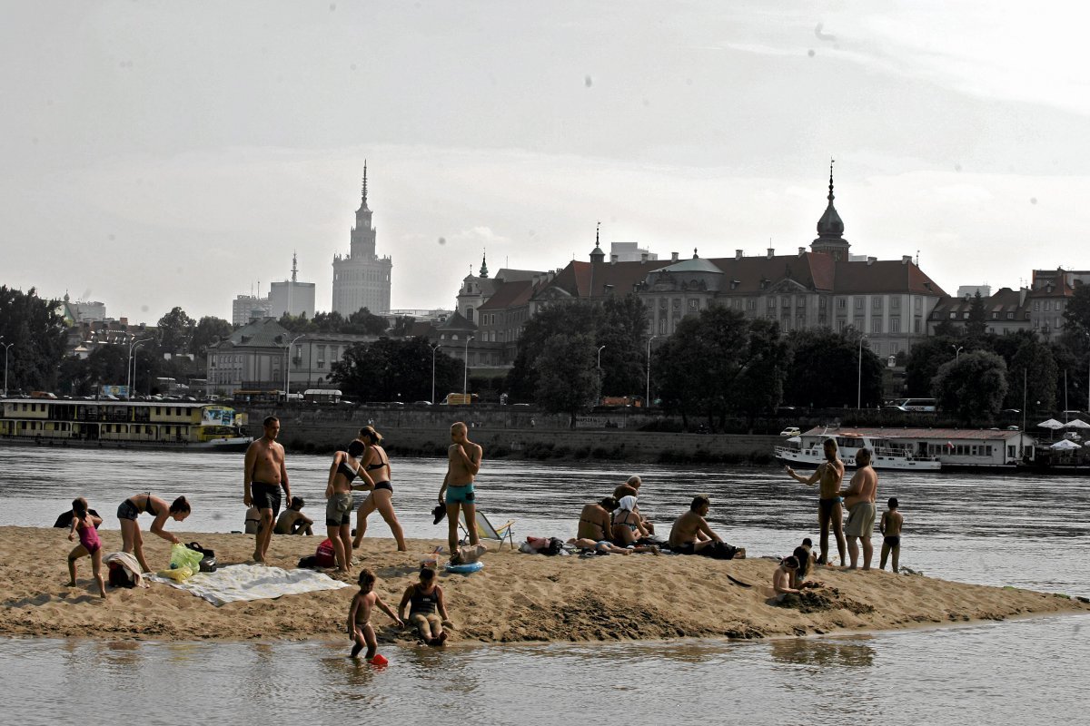 Plażowanie w cieniu Starówki.