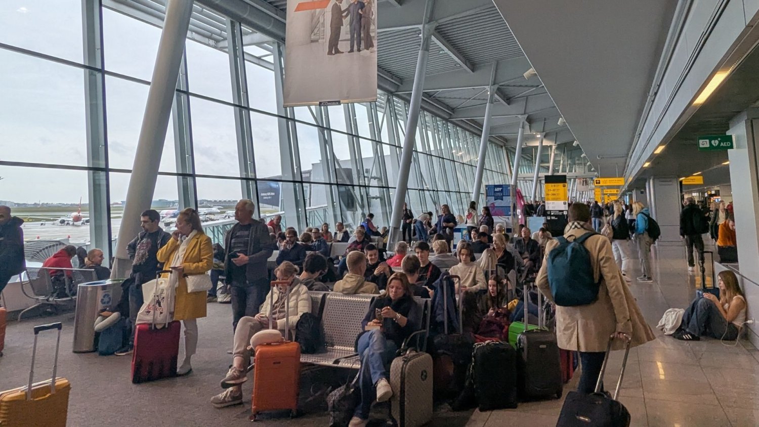 Na Lotnisku Chopina odwołano 720 lotów. Linie lotnicze nie miały wyjścia