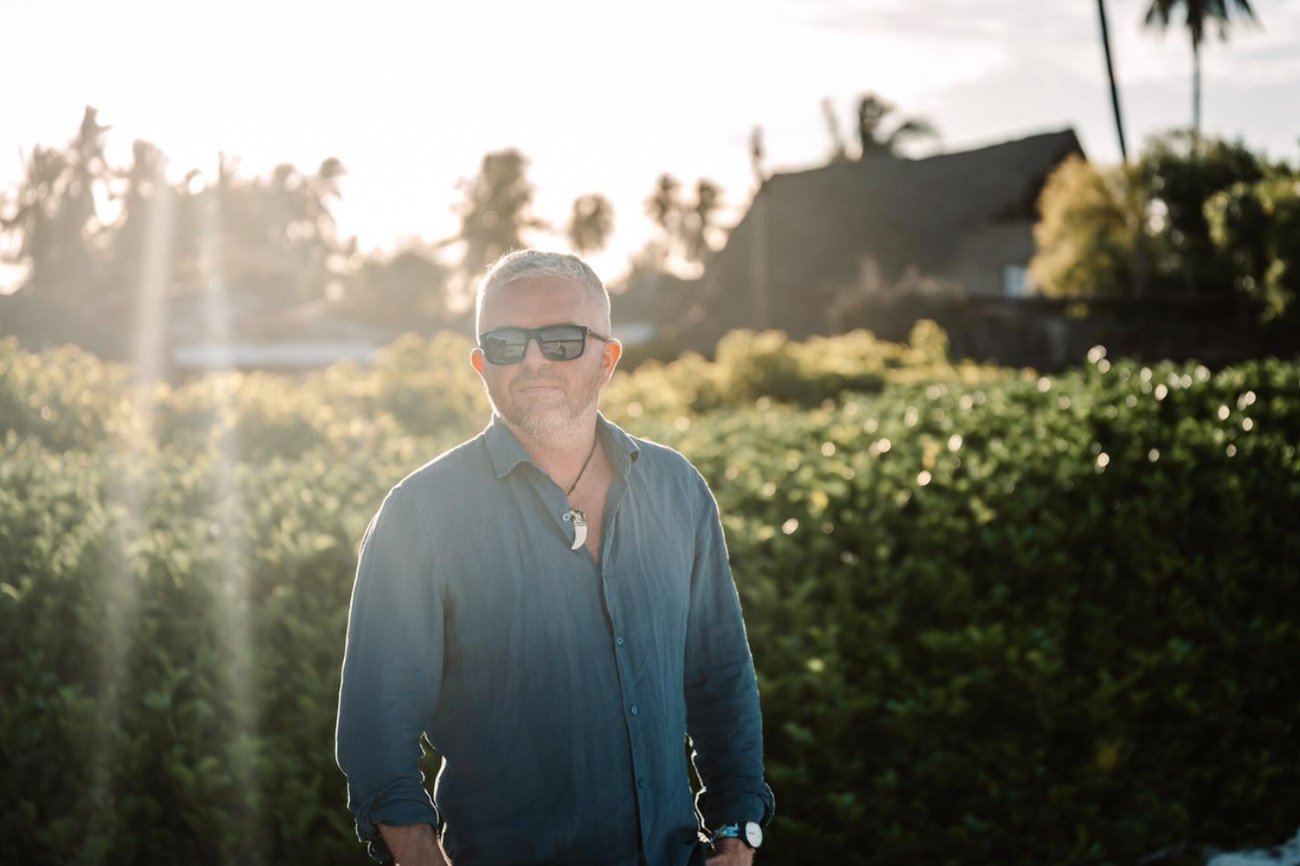 Wojciech Żabiński ogłosił, że do czerwca zawiesza działalność swoich hoteli na Zanzibarze.