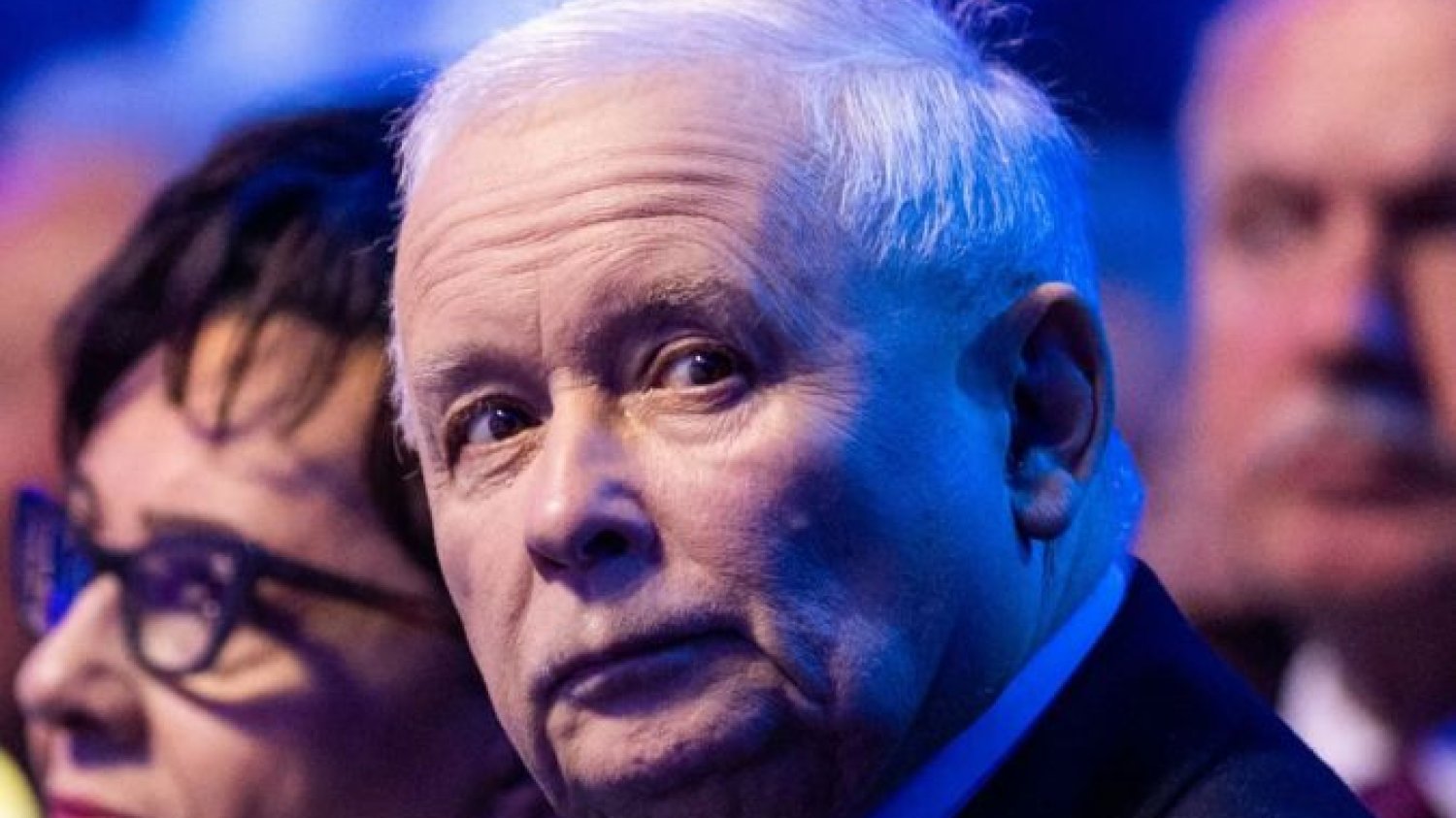 Jarosław Kaczyński nie ma powodów do zadowolenia po nowym sondażu Kantara, który częściowo wykonano już po ogłoszeniu obietnic wyborczych PiS, w tym 800 plus.