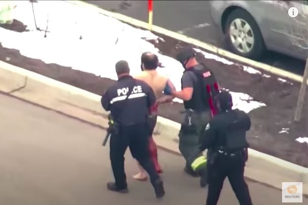 Nagranie z akcji policji w związku z masakrą w supermarkecie w Boulder (Kolorado, USA).