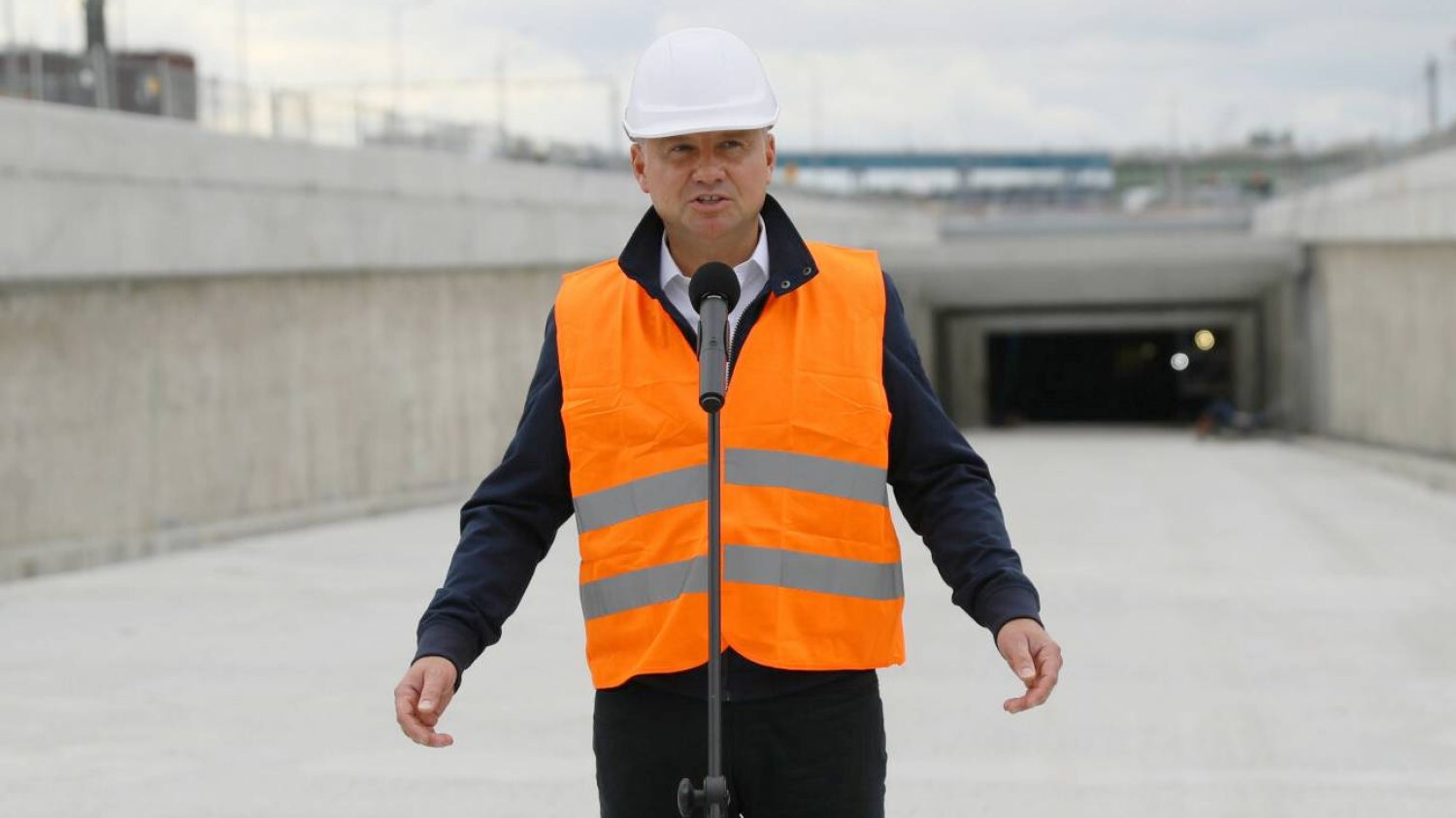Andrzej Duda podziękował władzom Świnoujścia, że partycypują w kosztach budowę tunelu pod Świną, nie zrzucając tego tylko na Skarb Państwa. Andrzej Duda podziękował władzom Świnoujścia, że partycypują w kosztach budowę tunelu pod Świną, nie zrzucając tego tylko na Skarb Państwa.