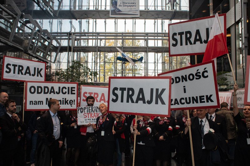 Strajk pracowników PLL LOT w Warszawie twa od czwartku.