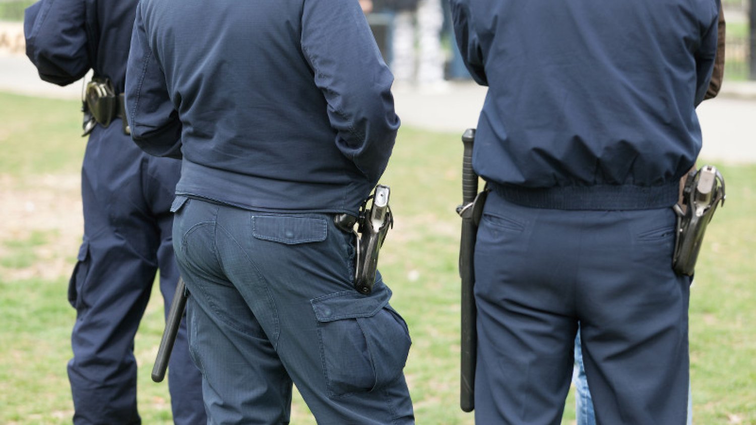Oprócz policyjnej odznaki, młodzi policjanci dostali też atrybuty innej władzy. Władzy nie z tego świata.
