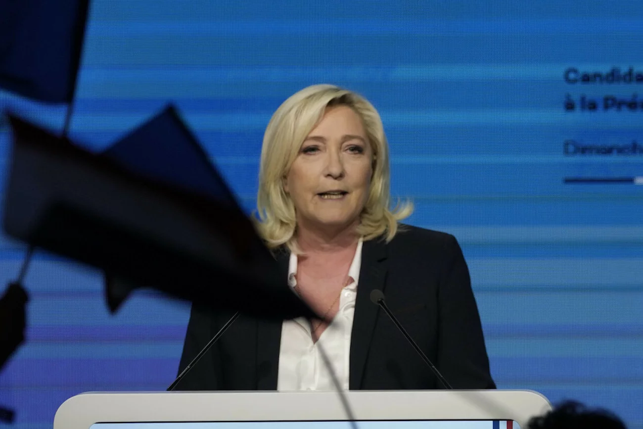 Gdy podane zostały pierwsze wyniki wyborów we Francji, w sztabie Macrona wybuchła ogromna radość, ale pozytywnych emocji nie brakowało też w sztabie Marine Le Pen.