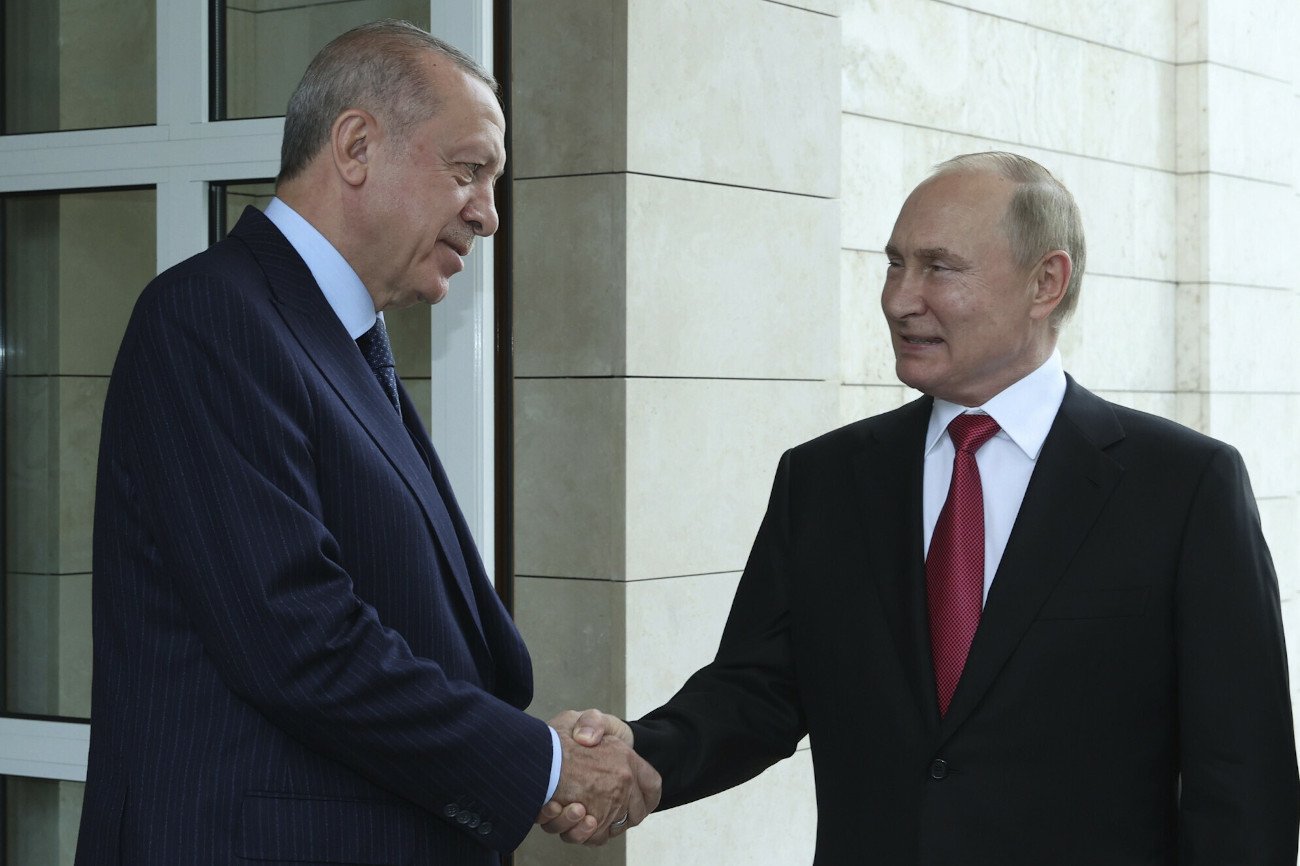 Turcja odrzuciła propozycję NATO trójstronnego spotkania ze Szwecją i Finlandią.