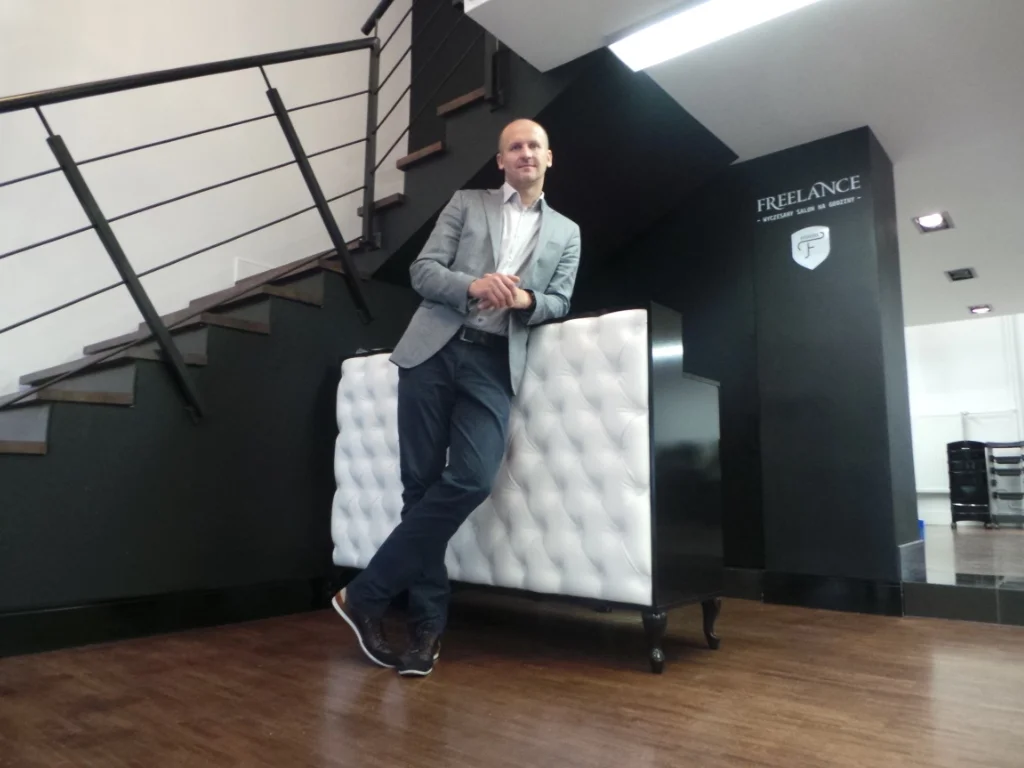 Krzysztof Kostro - założył pierwszy w Polsce salon coworkingowy dla fryzjerów