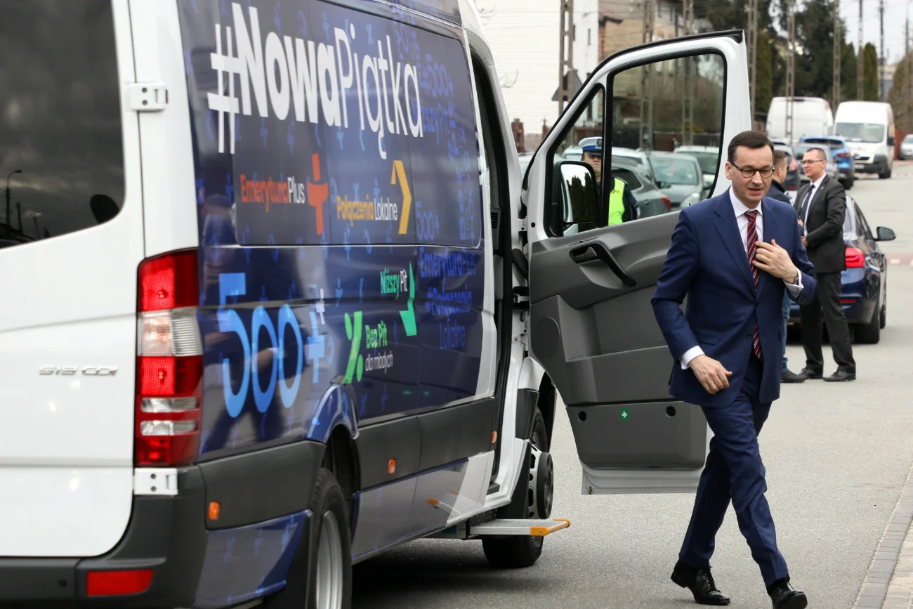 Mateusz Morawiecki, bus 500+