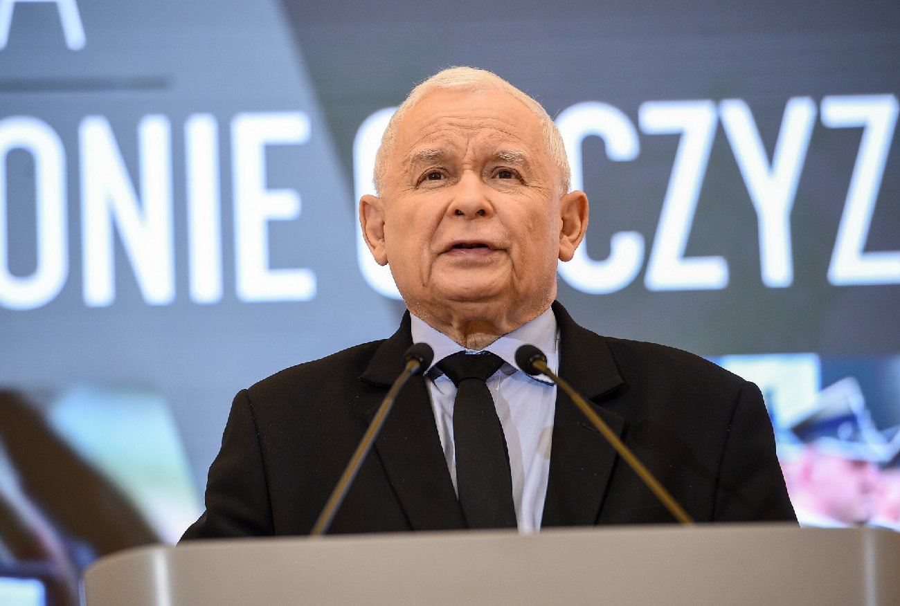 Kaczyński atakuje osoby transseksualne. Przypomniano mu postawę brata