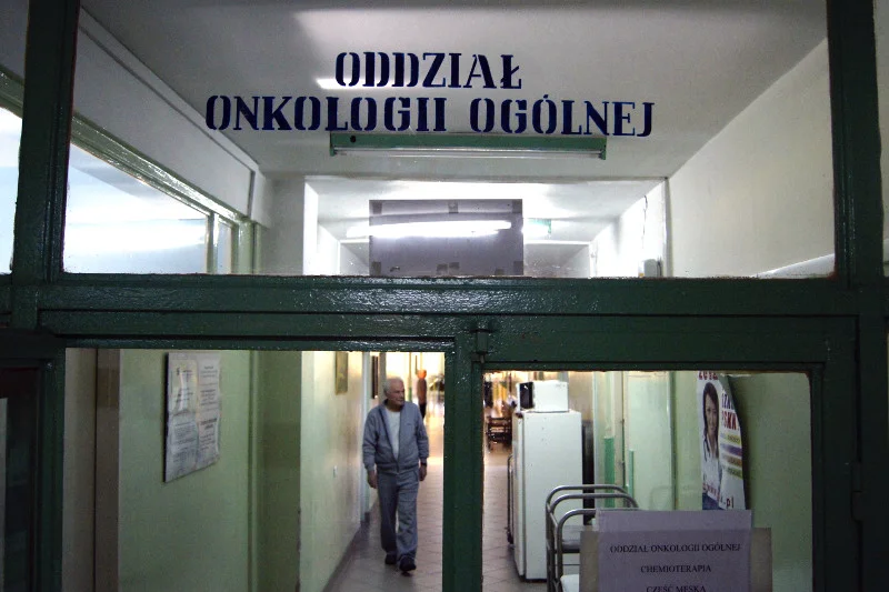 Epidemia koronawirusa w Polsce zmusiła poradnie i szpitale onkologiczne do podjęcia szczególnych środków ostrożności.