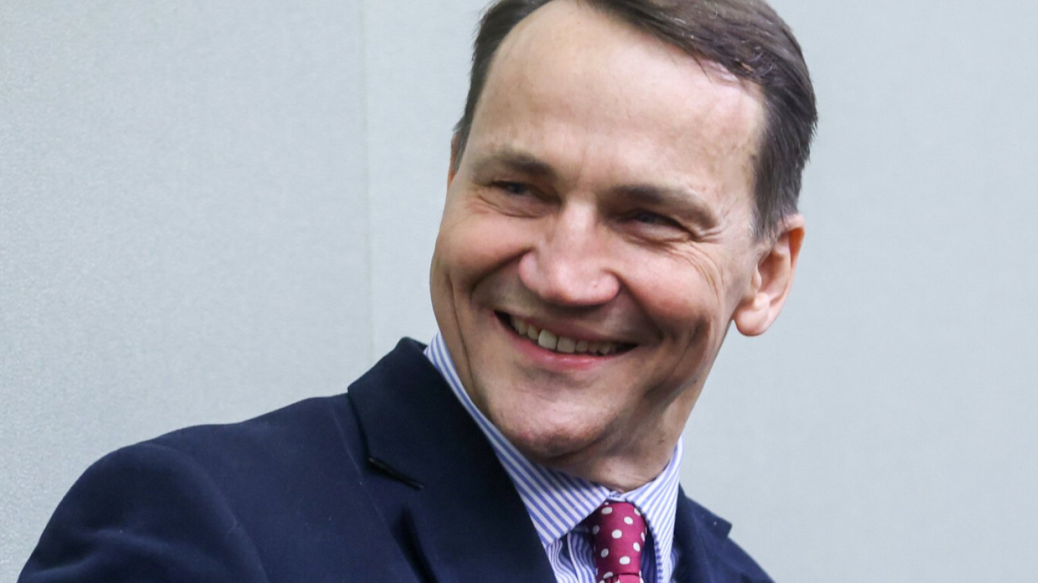 Radosław Sikorski umawiał się kiedyś z gwiazdą "The Crown"?