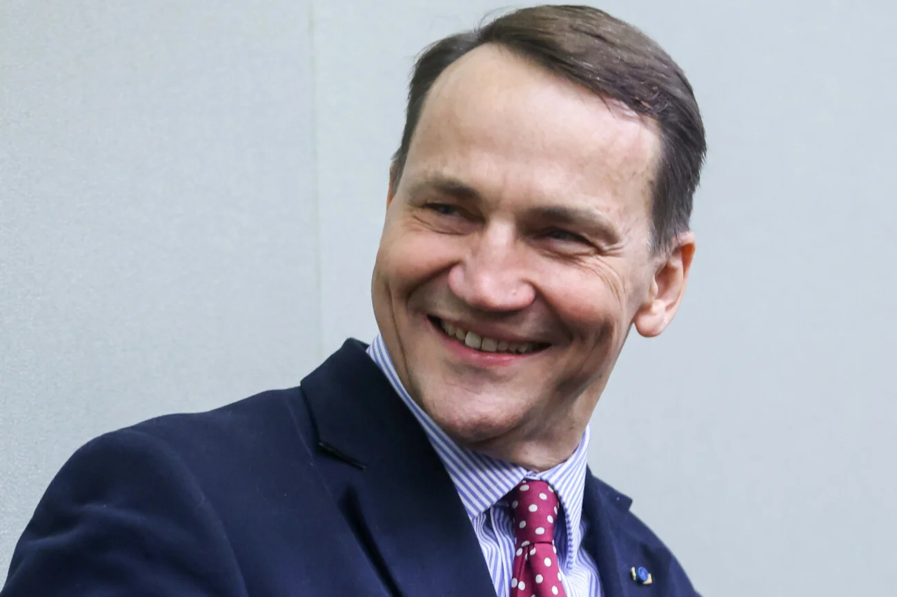 Radosław Sikorski umawiał się kiedyś z gwiazdą "The Crown"?