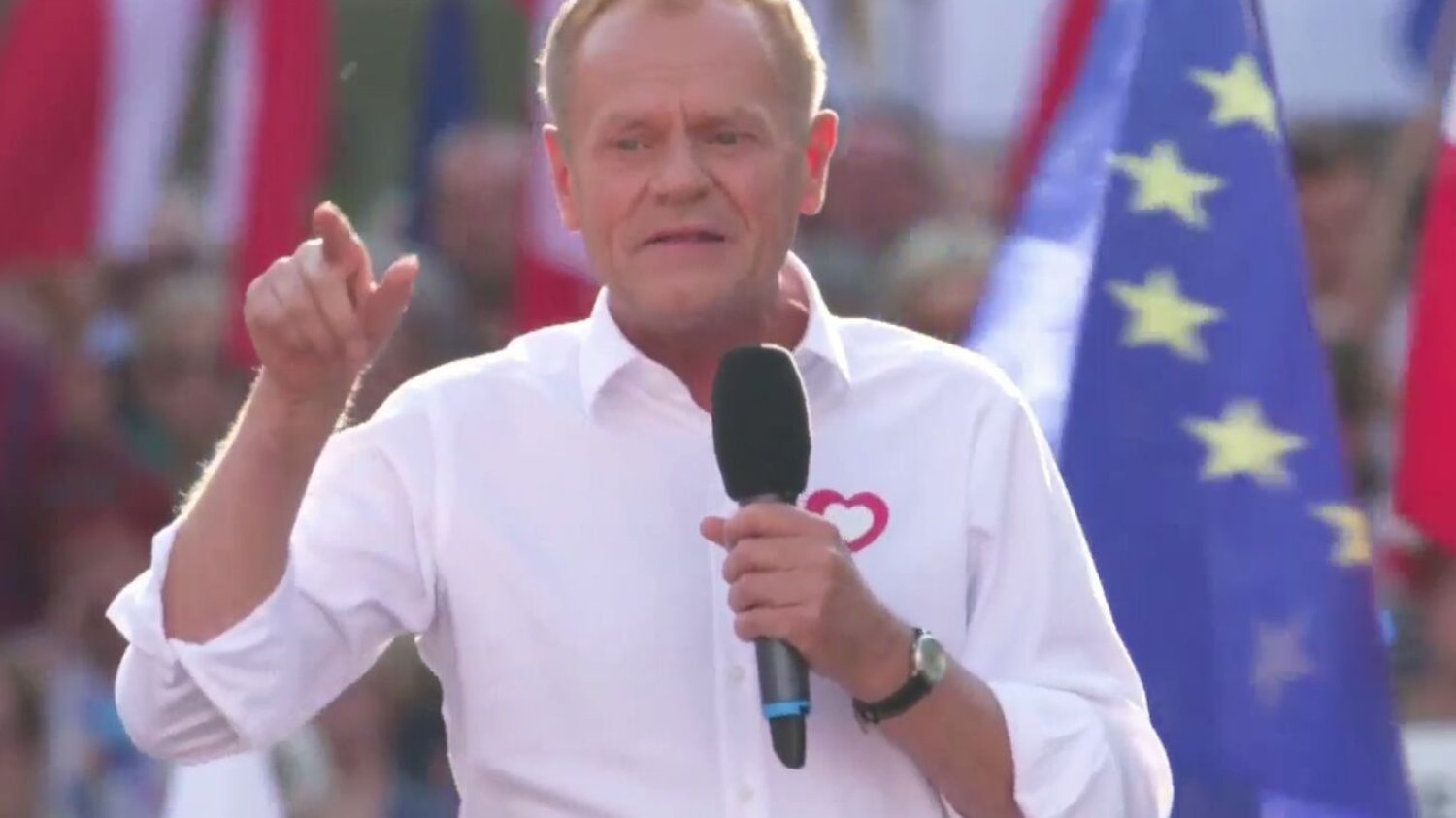 Tłum na wiecu w Poznaniu. Mocne słowa Donalda Tuska o PiS Tłum na wiecu w Poznaniu. Mocne słowa Donalda Tuska o PiS