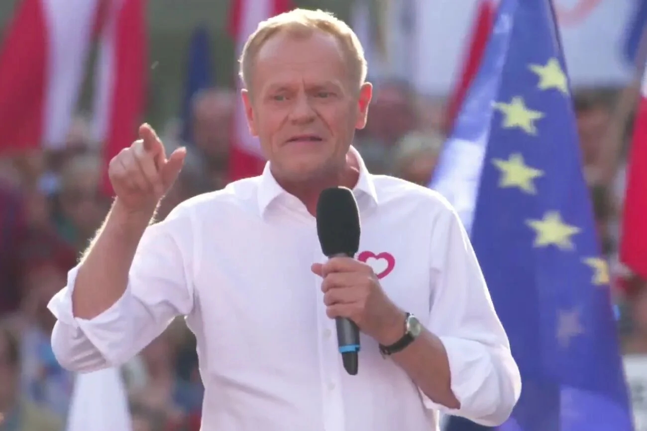 Tłum na wiecu w Poznaniu. Mocne słowa Donalda Tuska o PiS