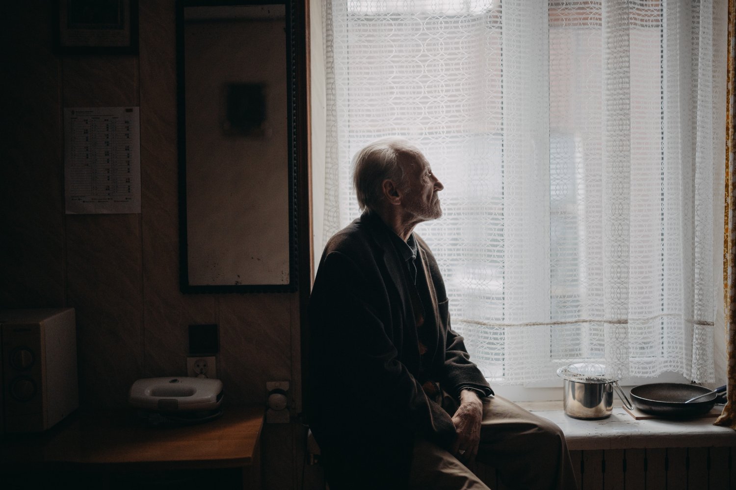 Andrzej, 78 lat, musi przeżyć za 790 złotych miesięcznie. Pomaga mu Fundacja Senior w Koronie. Andrzej jest jednym z bohaterów naszej redakcyjnej akcji "Samotność seniorów nie tylko od święta" Andrzej, 78 lat, musi przeżyć za 790 złotych miesięcznie. Pomaga mu Fundacja Senior w Koronie. Andrzej jest jednym z bohaterów naszej redakcyjnej akcji "Samotność seniorów nie tylko od święta"