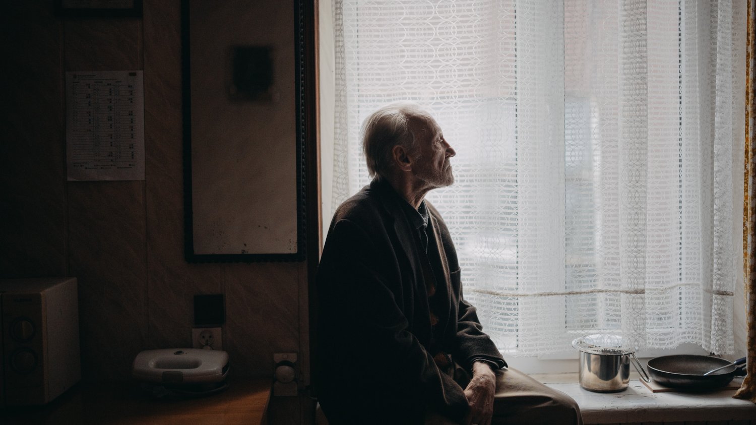 Andrzej, 78 lat, musi przeżyć za 790 złotych miesięcznie. Pomaga mu Fundacja Senior w Koronie. Andrzej jest jednym z bohaterów naszej redakcyjnej akcji "Samotność seniorów nie tylko od święta" Andrzej, 78 lat, musi przeżyć za 790 złotych miesięcznie. Pomaga mu Fundacja Senior w Koronie. Andrzej jest jednym z bohaterów naszej redakcyjnej akcji "Samotność seniorów nie tylko od święta"