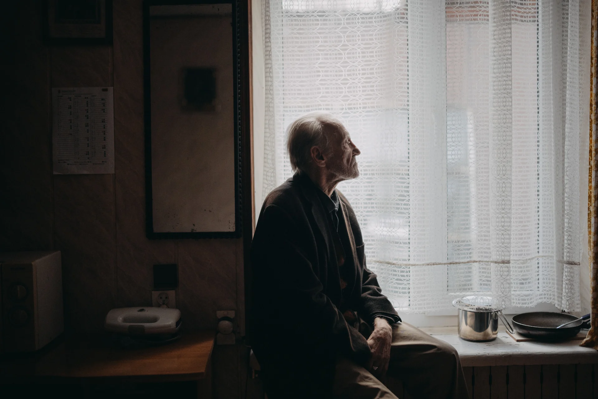 Andrzej, 78 lat, musi przeżyć za 790 złotych miesięcznie. Pomaga mu Fundacja Senior w Koronie. Andrzej jest jednym z bohaterów naszej redakcyjnej akcji "Samotność seniorów nie tylko od święta" Andrzej, 78 lat, musi przeżyć za 790 złotych miesięcznie. Pomaga mu Fundacja Senior w Koronie. Andrzej jest jednym z bohaterów naszej redakcyjnej akcji "Samotność seniorów nie tylko od święta"