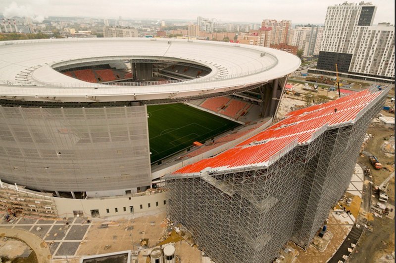 Ten rosyjski stadion przygotowywany jest na mundial. Przebudowa pochłonie kilkanaście miliardów rubli. Tymczasem 12 tys. kibiców obejrzy mecz z tymczasowych trybun.