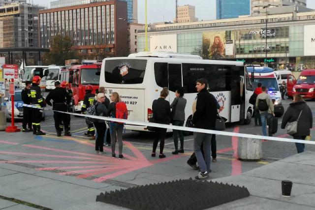 60-latek podpalił się dziś pod Pałacem Kultury i Nauki w proteście przeciwko Prawu i Sprawiedliwości.