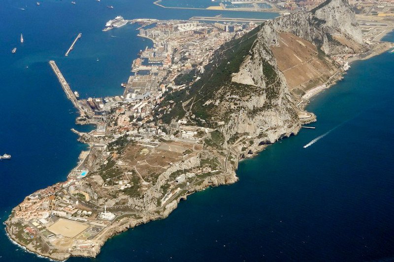 Na Gibraltarze zaszczepiono już ok. 40 proc. społeczeństwa.