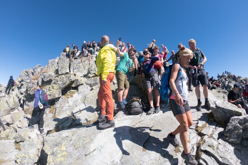 Koniec wakacji nie oznacza koniec tłumów w Tatrach.