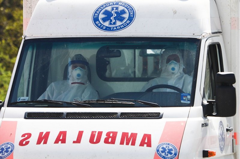 Nowe zakażenia i zgony z powodu koronawirusa w Polsce.