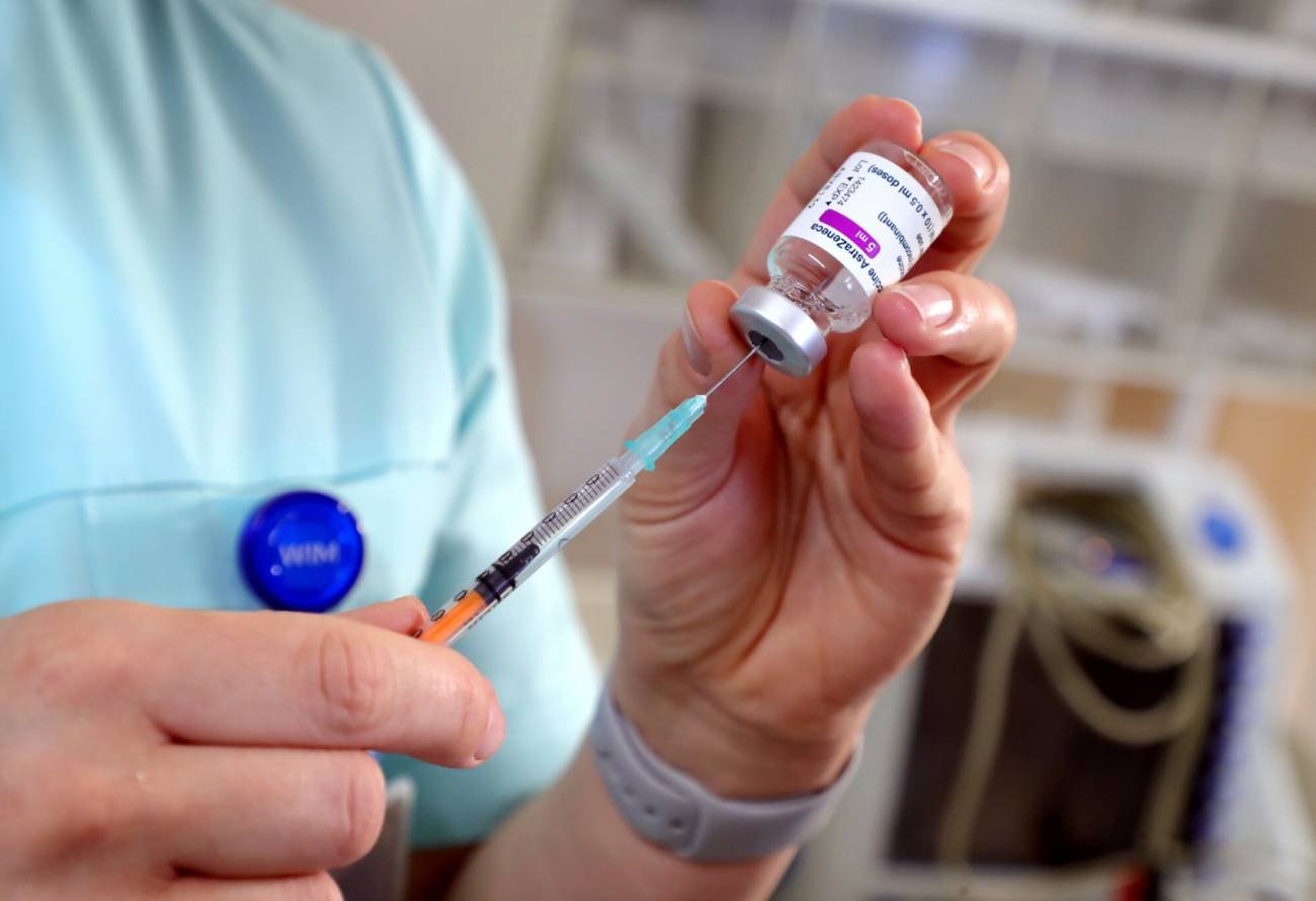 Według badań przeprowadzonych przez amerykańskich naukowców na liczbie ponad 6,2 mln pacjentów, nie ma żadnych skutków zdrowotnych, które mogłyby zostać powiązane ze szczepionkami mRNA przeciwko COVID-19.