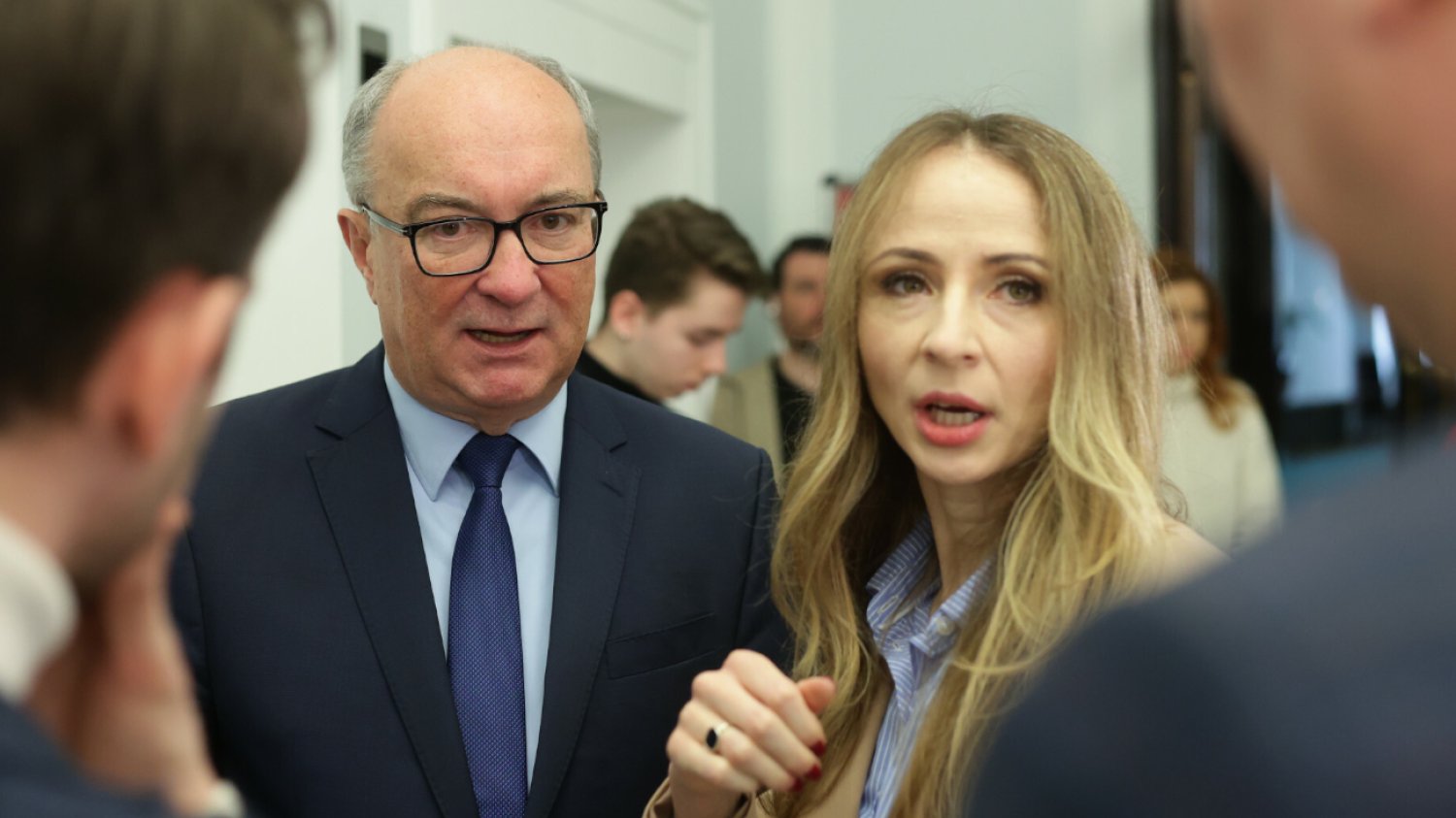 Są przecieki z zamkniętych obrad klubu Lewicy. "Nikt nie uwierzy, że to przypadek".