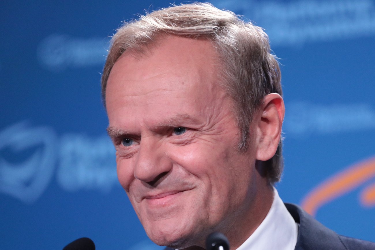 Podczas pierwszego telewizyjnego wywiadu po powrocie do krajowej polityki Donald Tusk przeprosił za swój nieoficjalny strój.